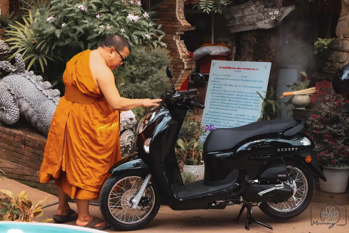 Bénédiction d'un nouveau scooter